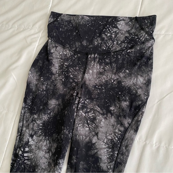 LULULEMON Base Pace High Rise Tight, 25" Leggings, Ink Vapor Ice Grey - Picture 4 of 9